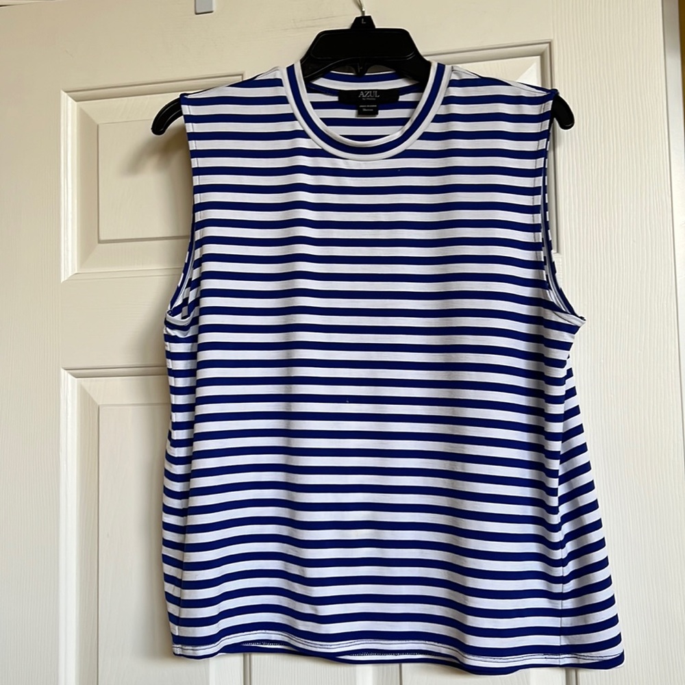 AZUL tops